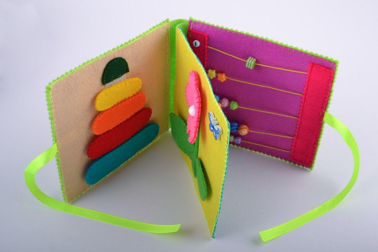 Handgemachtes Lernspielzeug aus Filz mit verschiedenen dekorativen Elementen für Baby foto 4