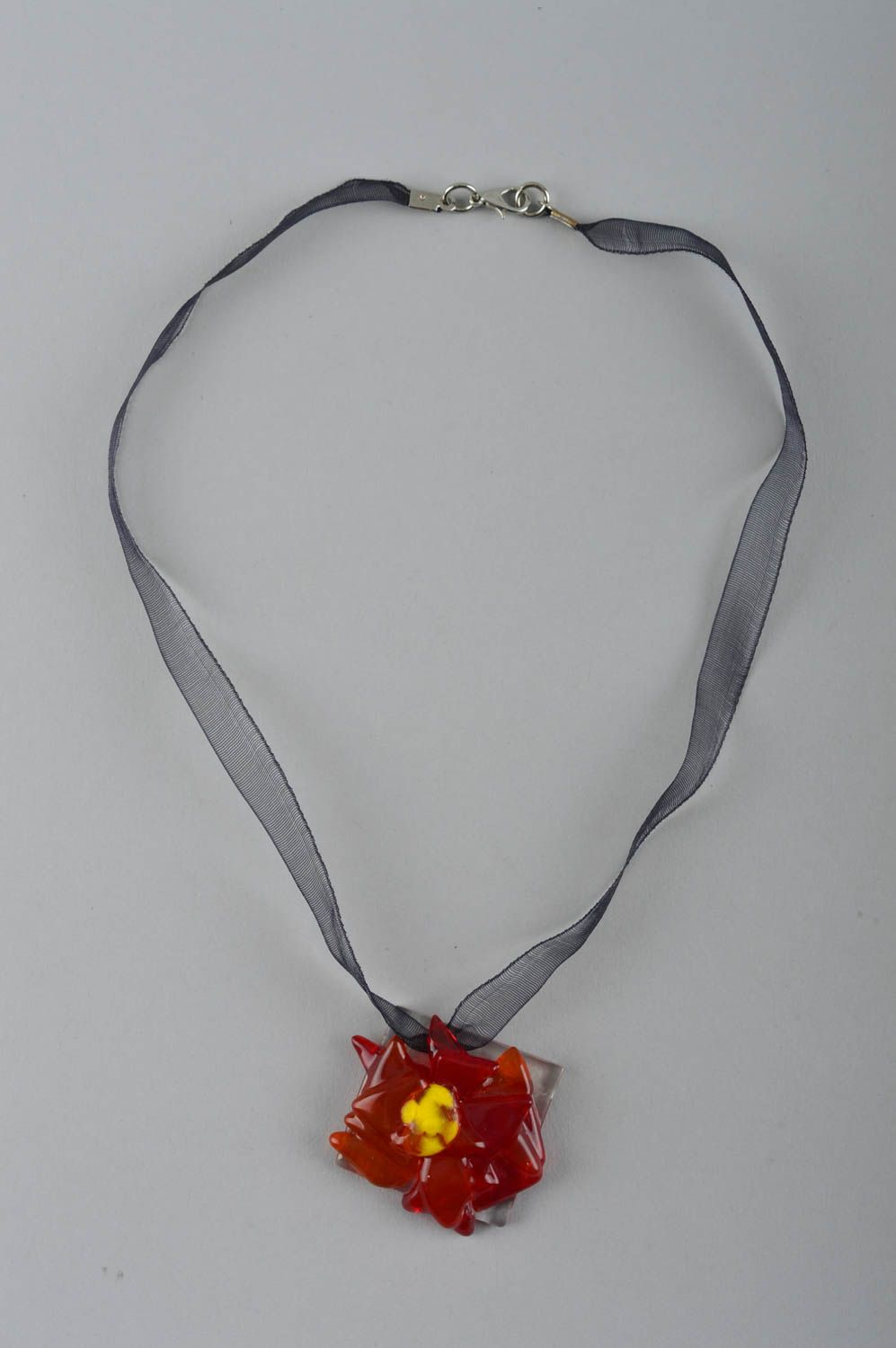 Pendentif verre Bijou fait main design original petit rouge Accessoire femme photo 3