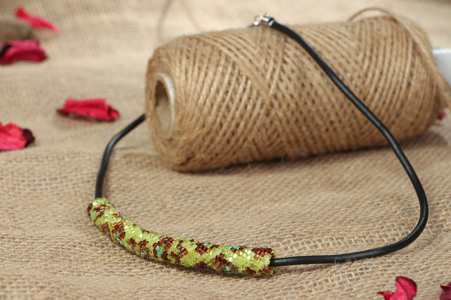 Rubber cord necklace with beads photo 4