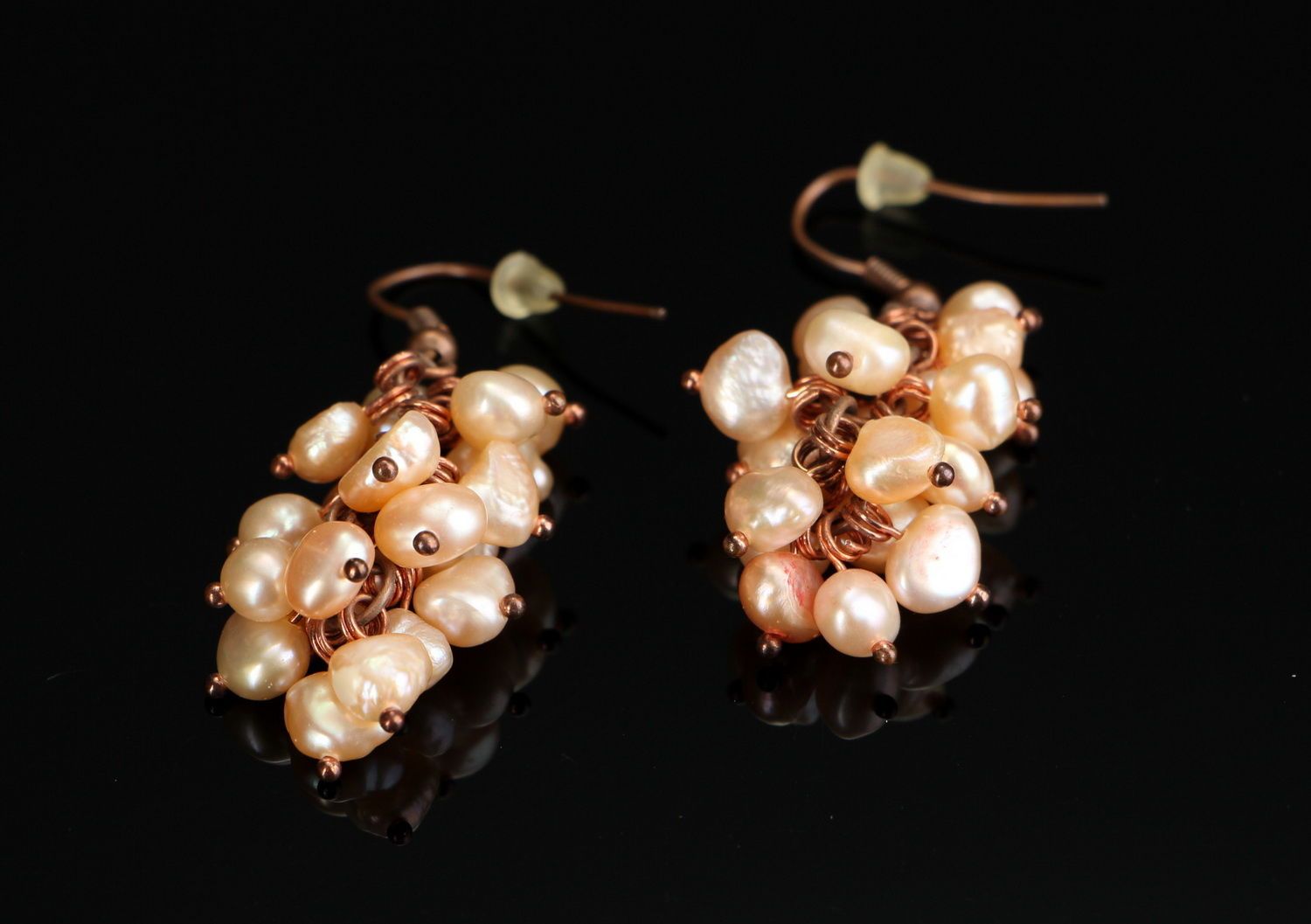 Pendientes de cobre con perlas de río foto 4