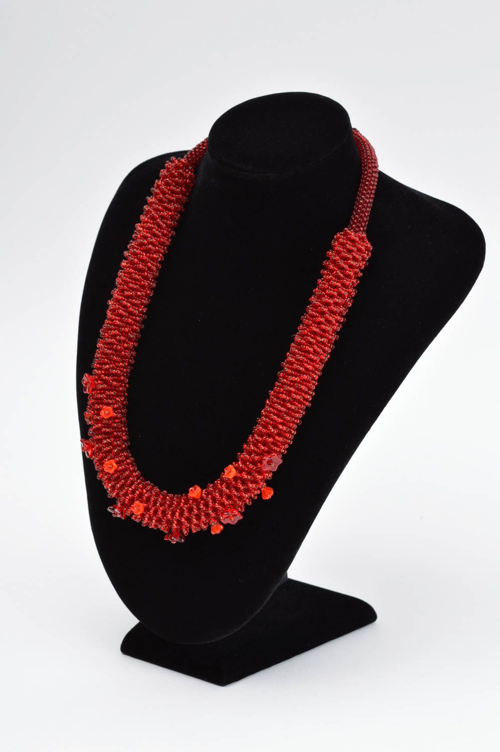 Collar para mujeres regalo original bisutería artesanal rojo hecha de abalorios foto 1