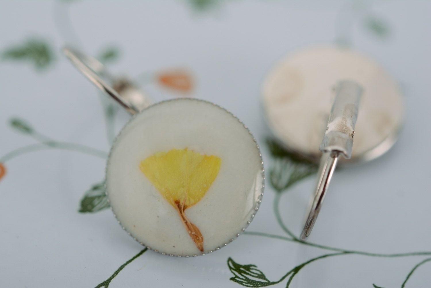 Handmade gentle white and yellow round earrings with dried flowers coated with epoxy photo 4