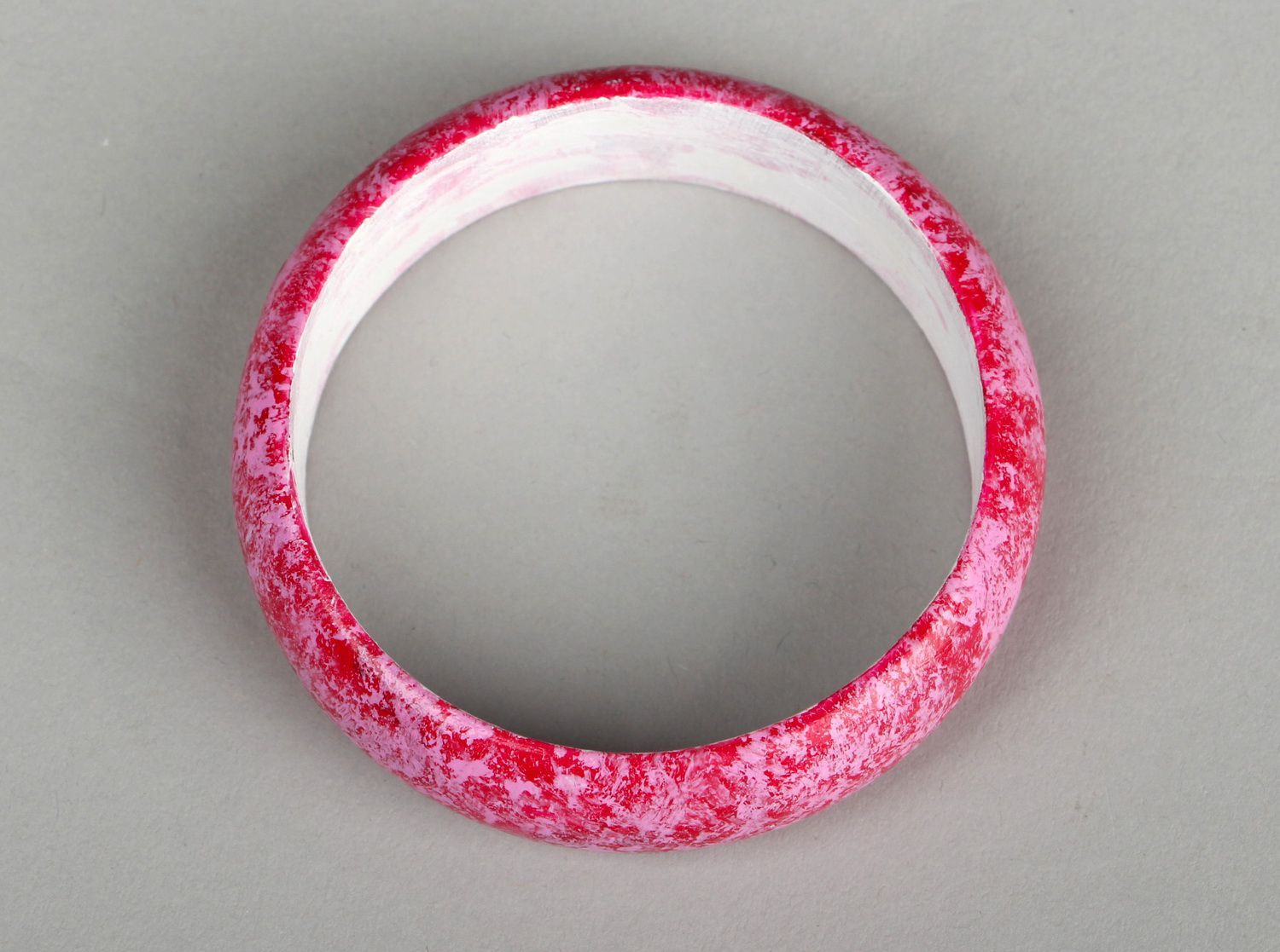 Wooden bracelet, pink marble effect photo 4