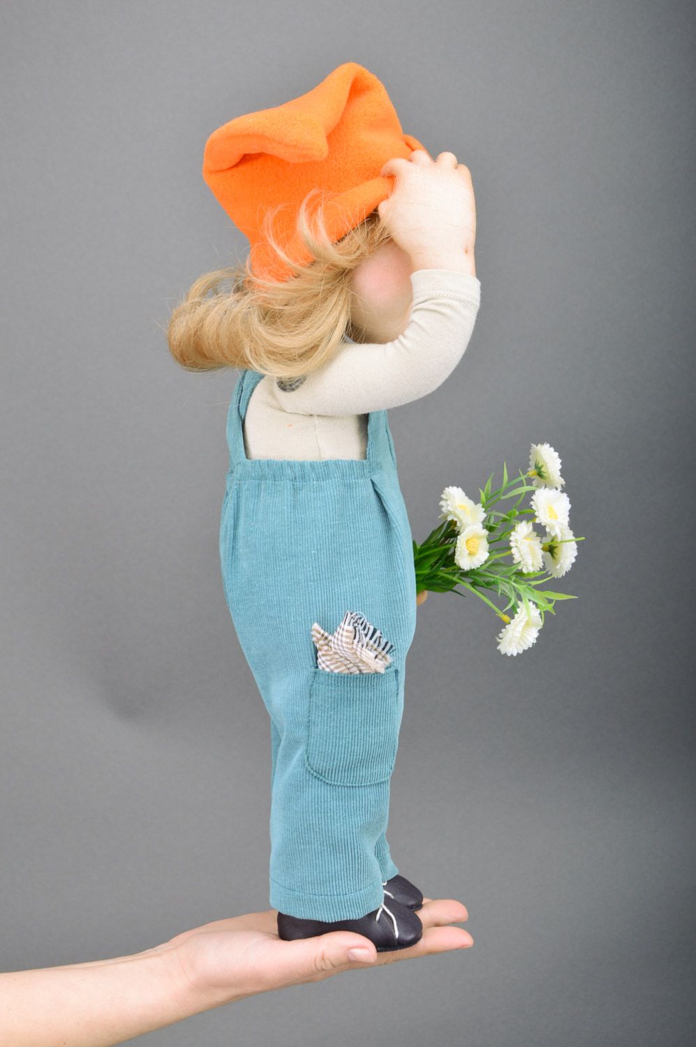 Poupée de créateur faite main technique textile apprêté Gnome avec bonnet orange photo 4
