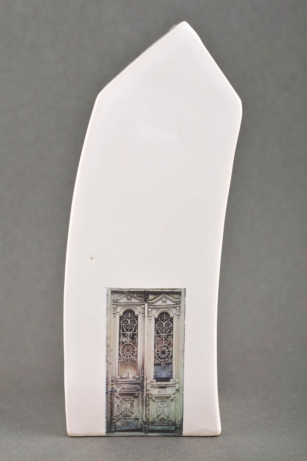 Керамика ручной работы белый домик с дверью фигурка из глины декор для дома фото 1