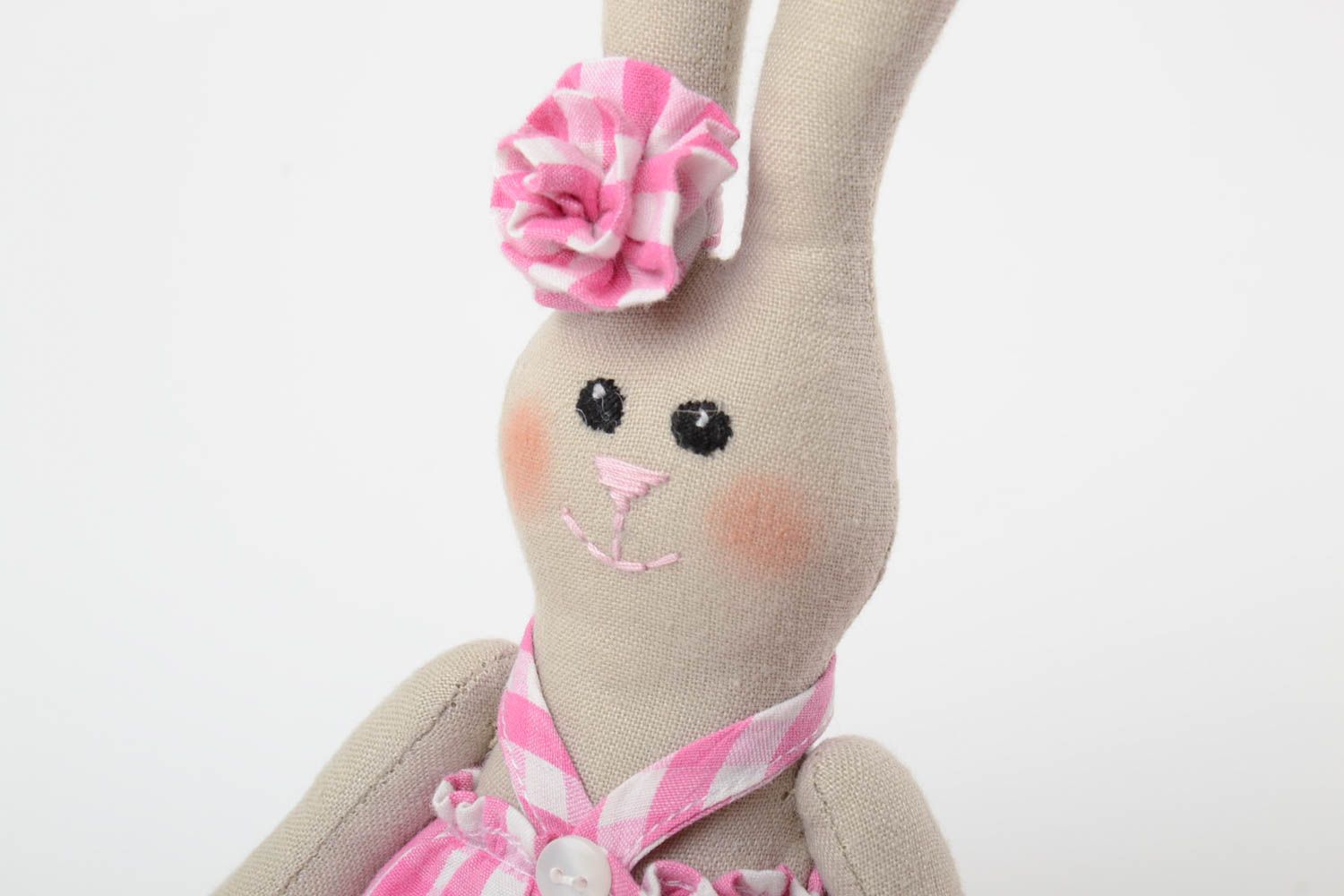 Мягкая игрушка заяц из льна и ситца пошитая вручную подарок для девочки фото 4