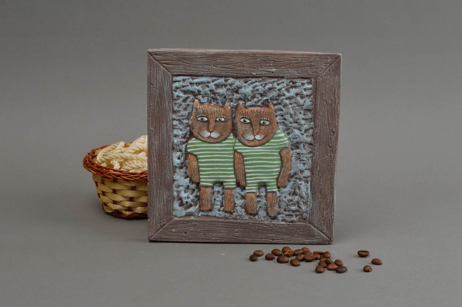 Petit tableau déco en plâtre fait main carré Deux chats en maillots rayés photo 3