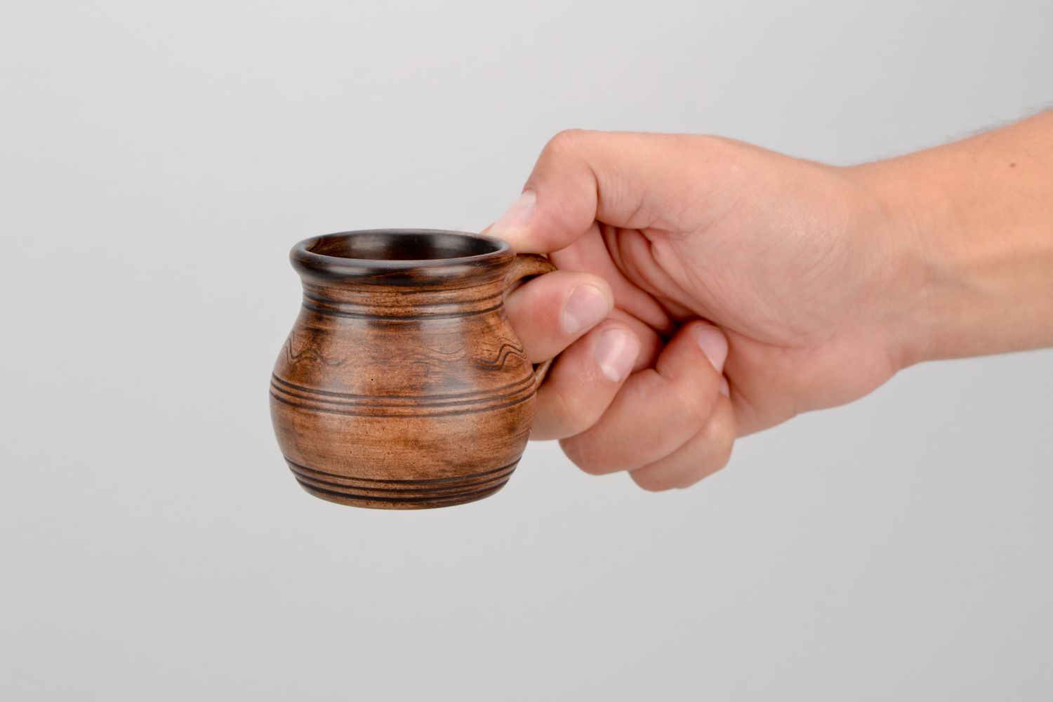 Tasse au café en argile faite à main photo 1