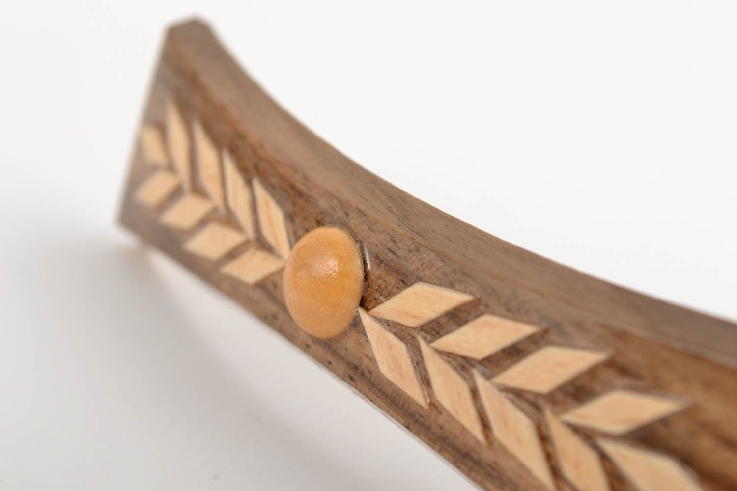 Lackierte schöne dünne handgemachte Haarspange aus Holz von Nussbaum für Damen foto 3