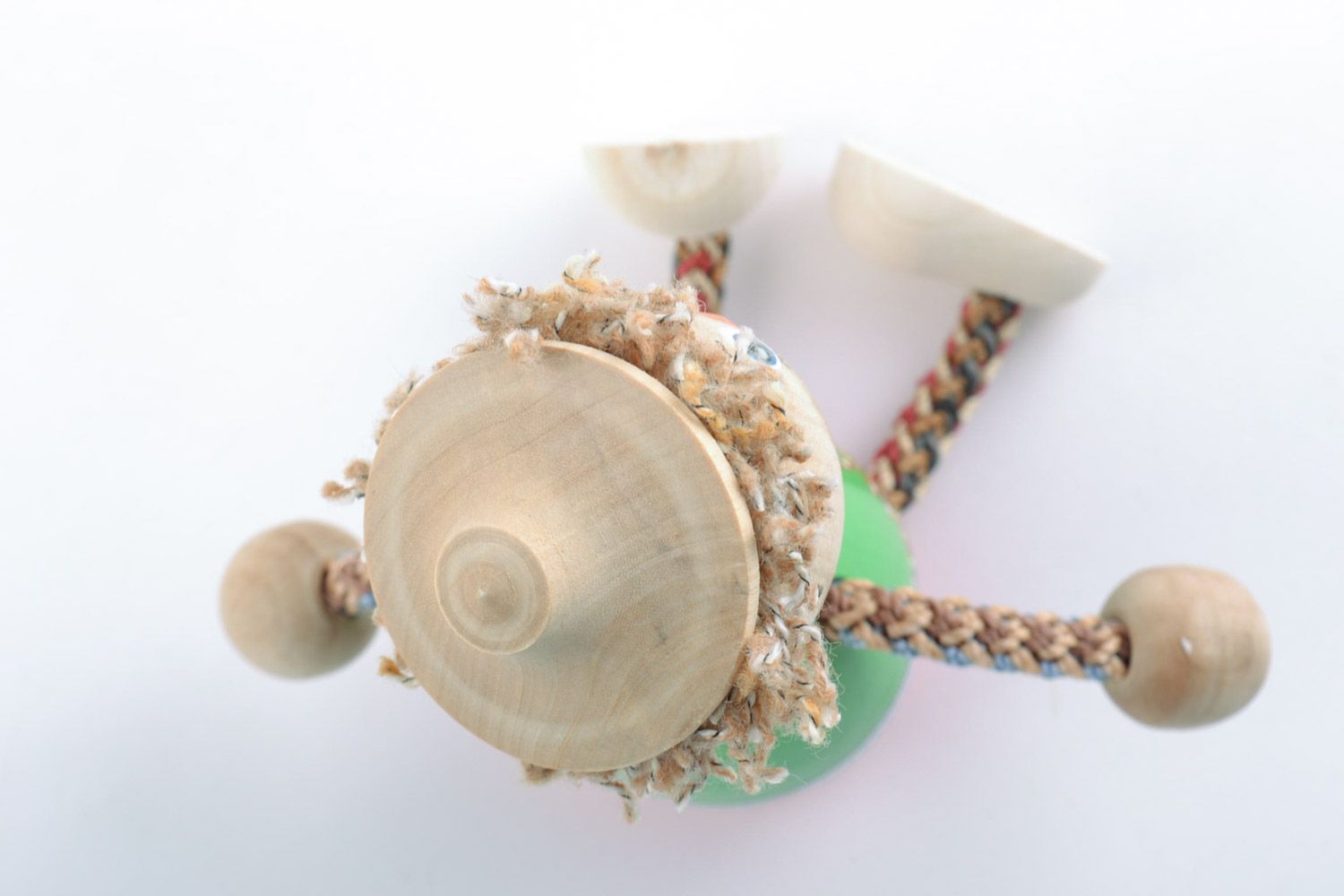 Buntes Öko Spielzeug aus Holz originell handmade in Form vom Jungen Geschenk für Kind foto 4