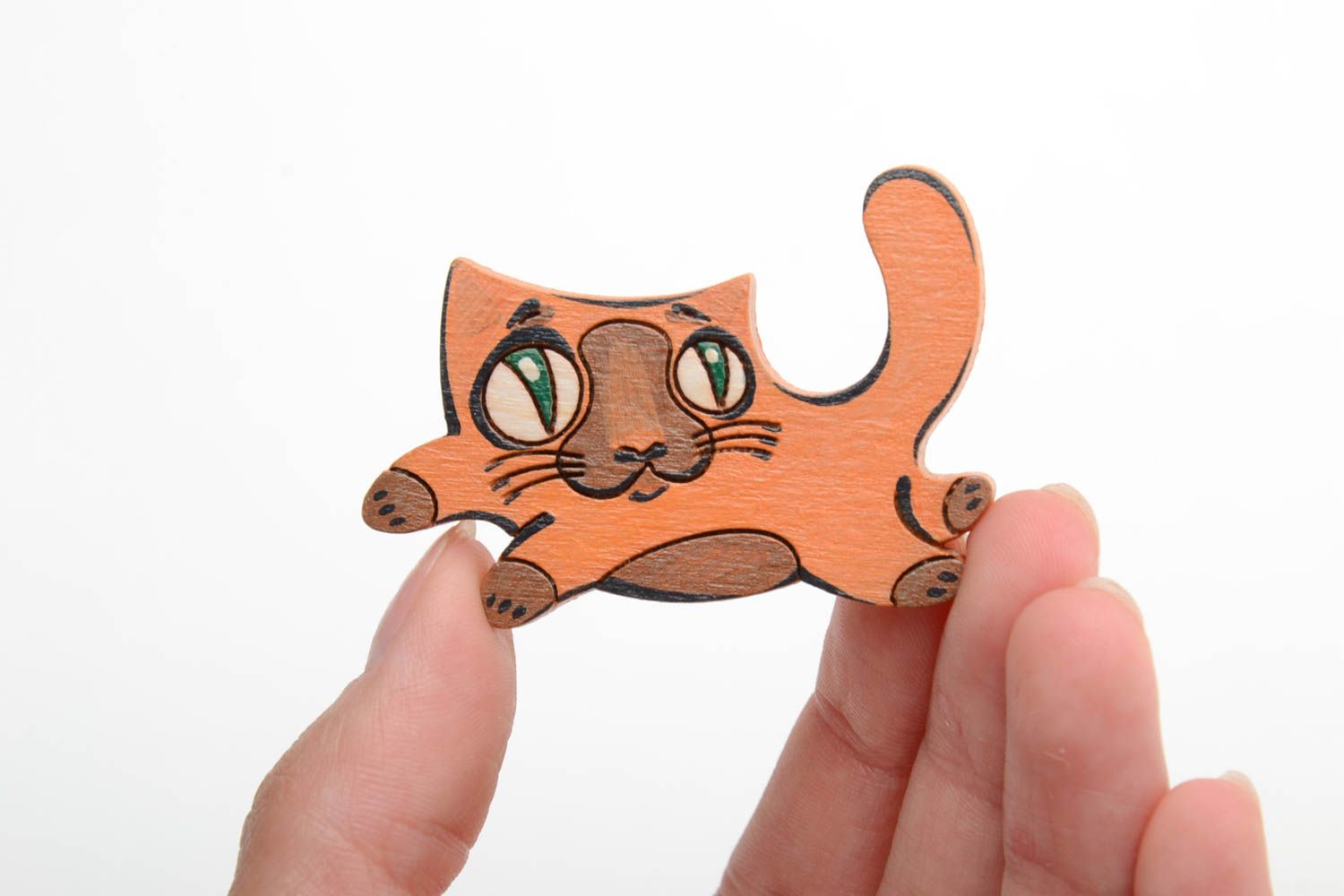 Фанерная брошка небольшая в виде кота рыжая красивая смешная ручной работы фото 2