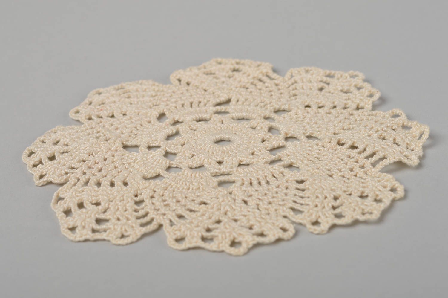 Petit napperon au crochet beige fait main en fils de coton Décoration maison photo 5