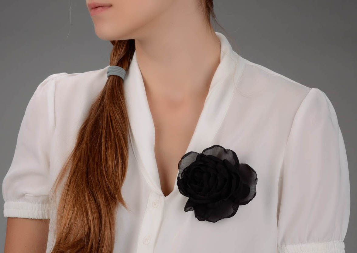 Schwarze Brosche-Haarspange in Form von Blume foto 3