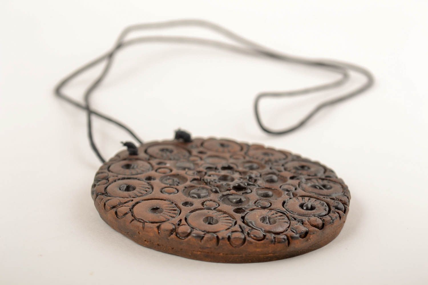 Украшение на шею кулон ручной работы керамическое украшение круглое с росписью фото 4