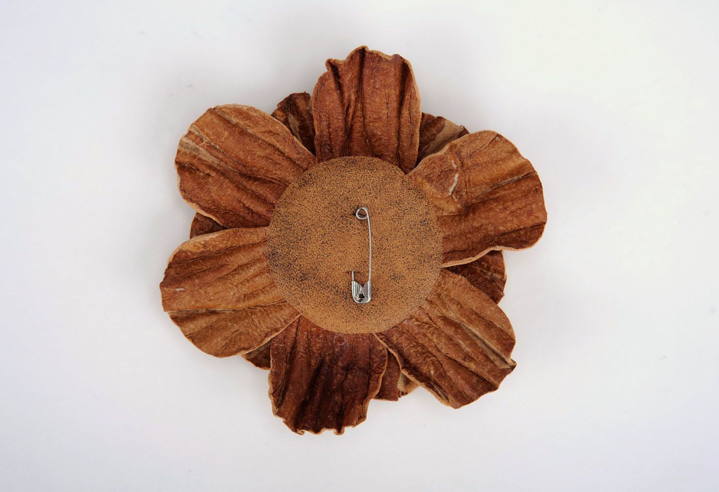 Light brown leather brooch photo 2