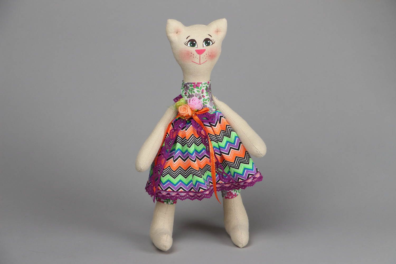 Brinquedo macio Gato em vestido de verão foto 1