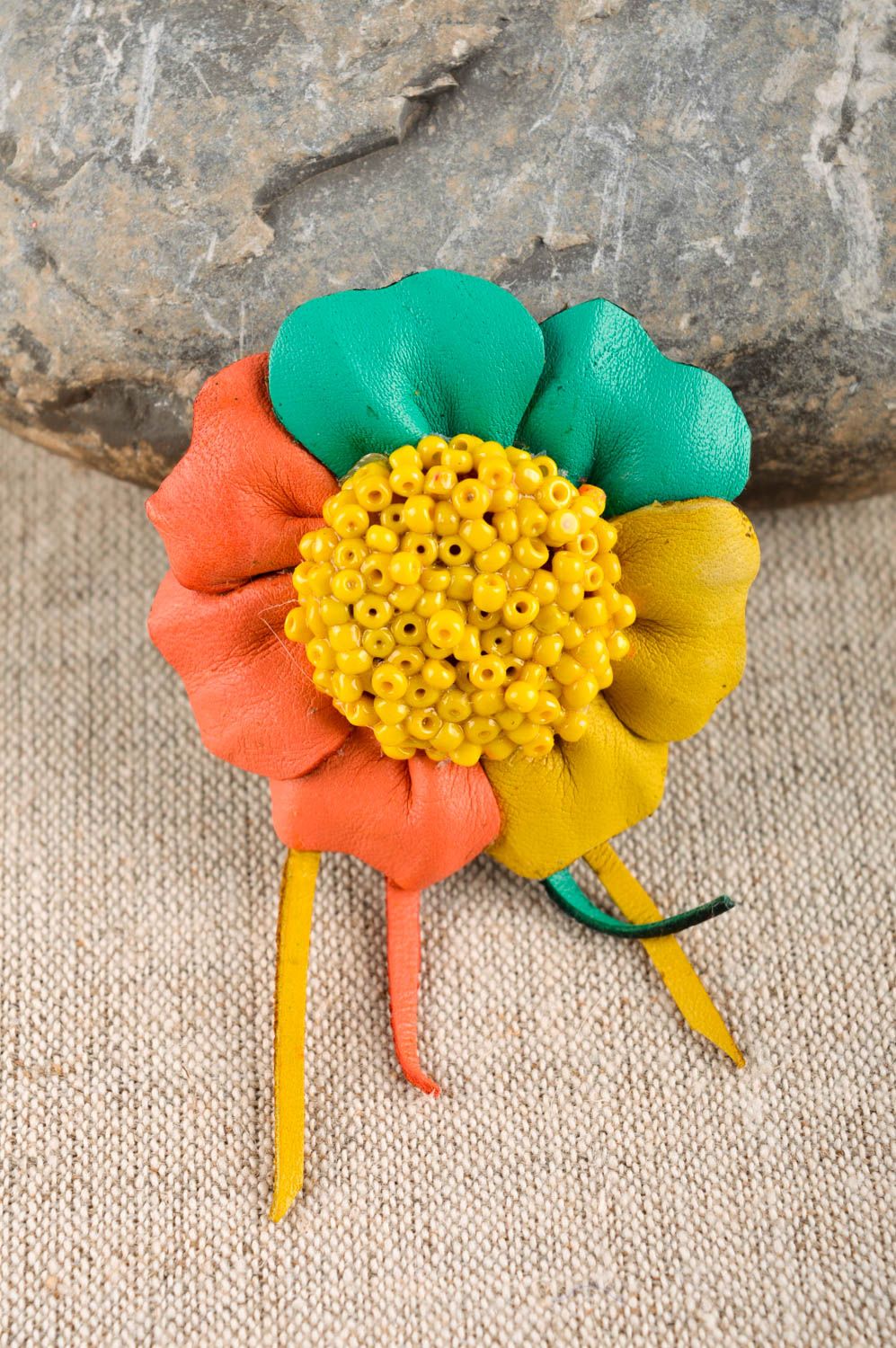 Broche fleur Bijou fantaisie fait main Accessoire en cuir design sympa photo 1