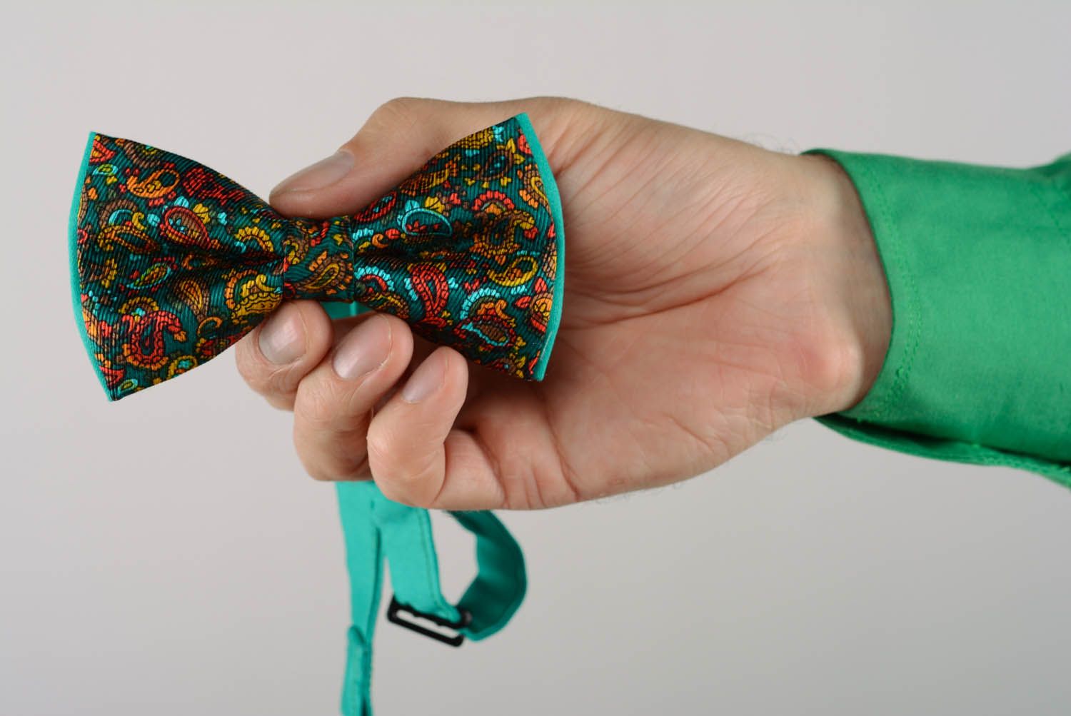 Gravata borboleta costurada de cetim e algodão Pavão verde foto 5