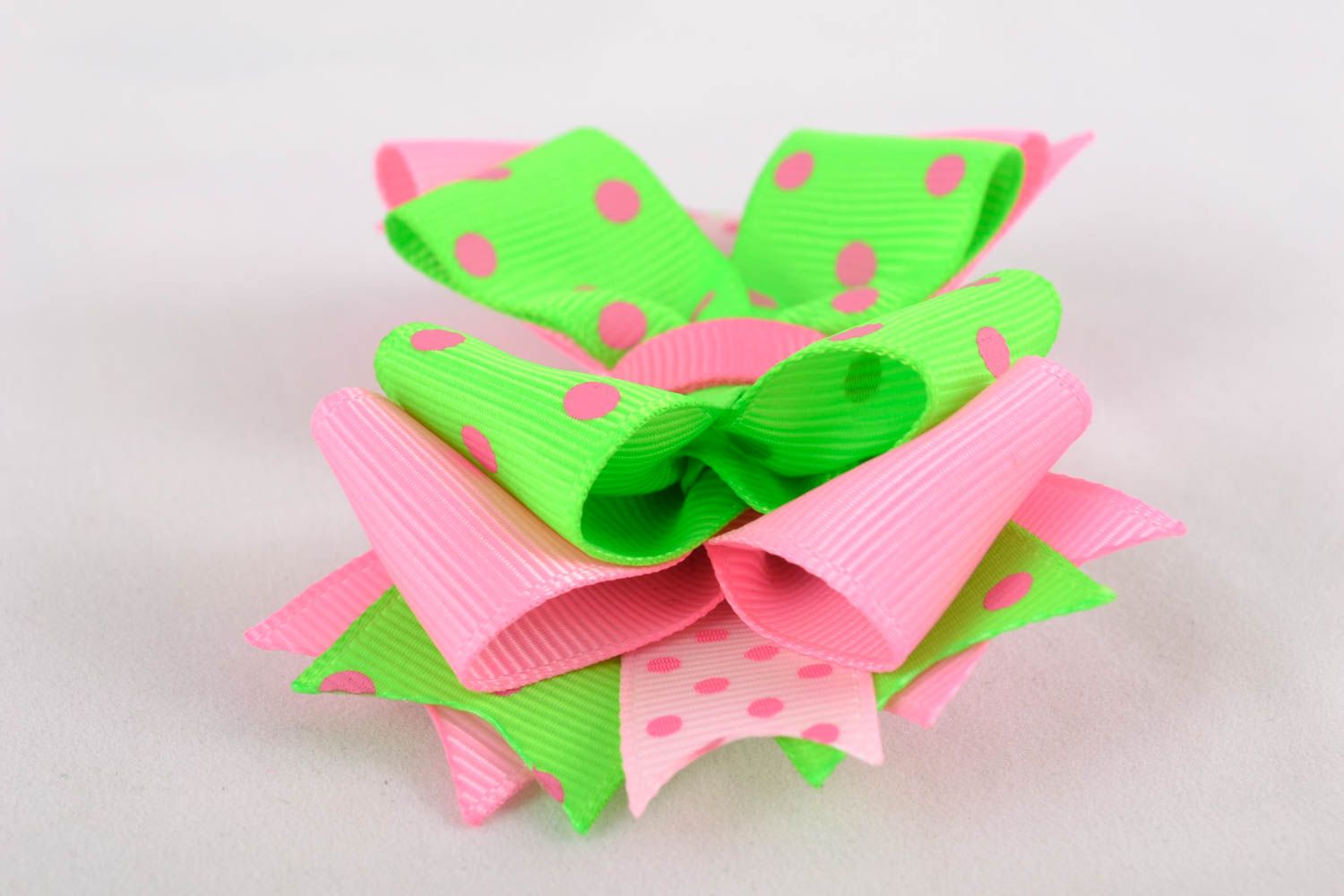 Bright bow made of rep ribbon for creation of accessories photo 4