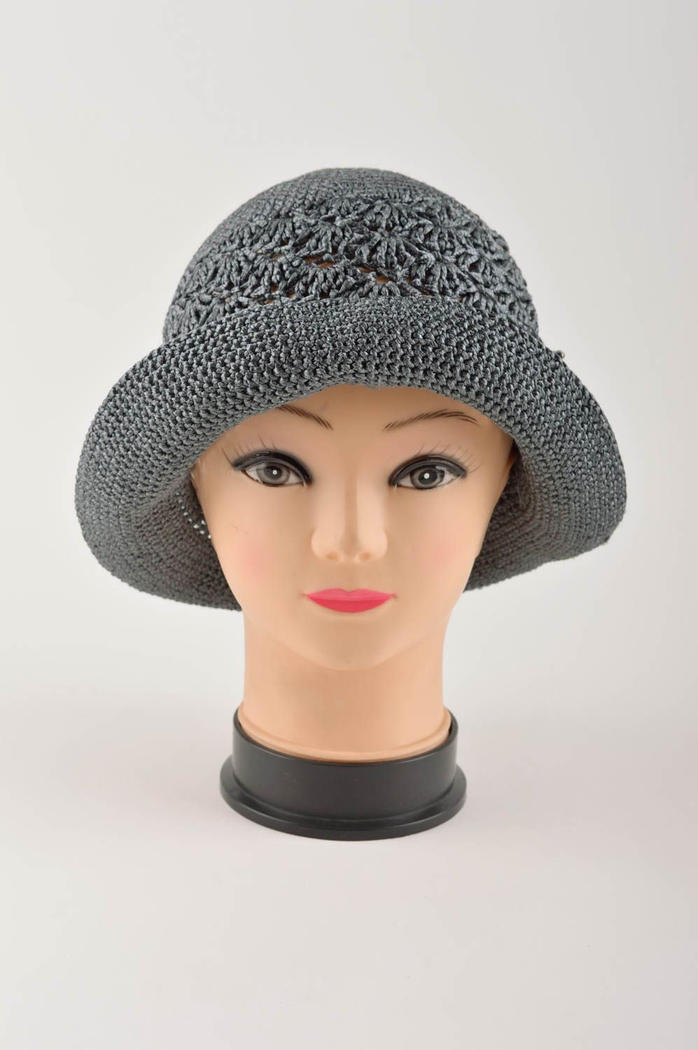 Handmade gehäkelter Hut Designer Accessoire Hut für Damen schöner Hut grau foto 3