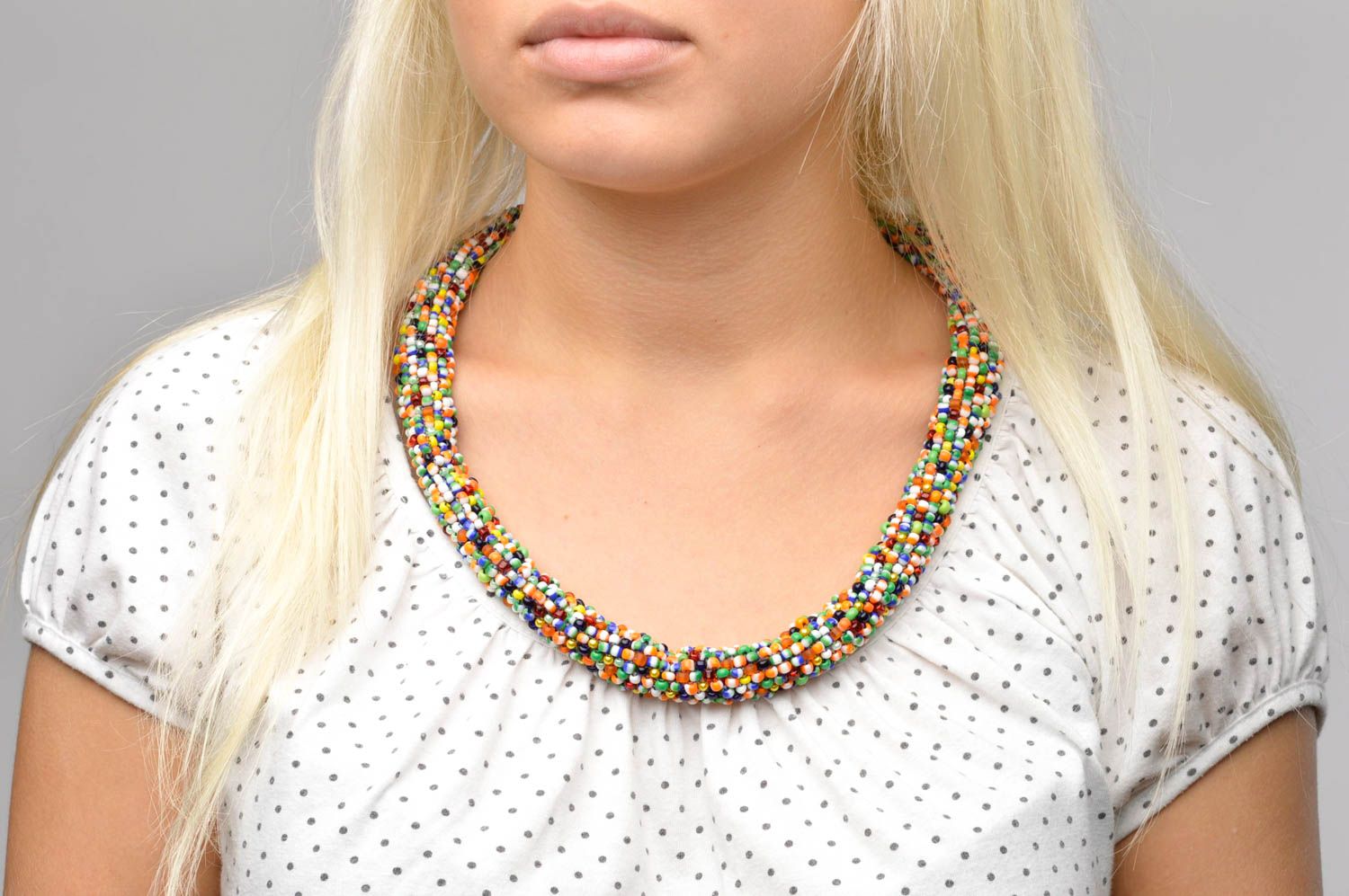 Жгут из бисера ручной работы разноцветное ожерелье из бисера авторская бижутерия фото 3