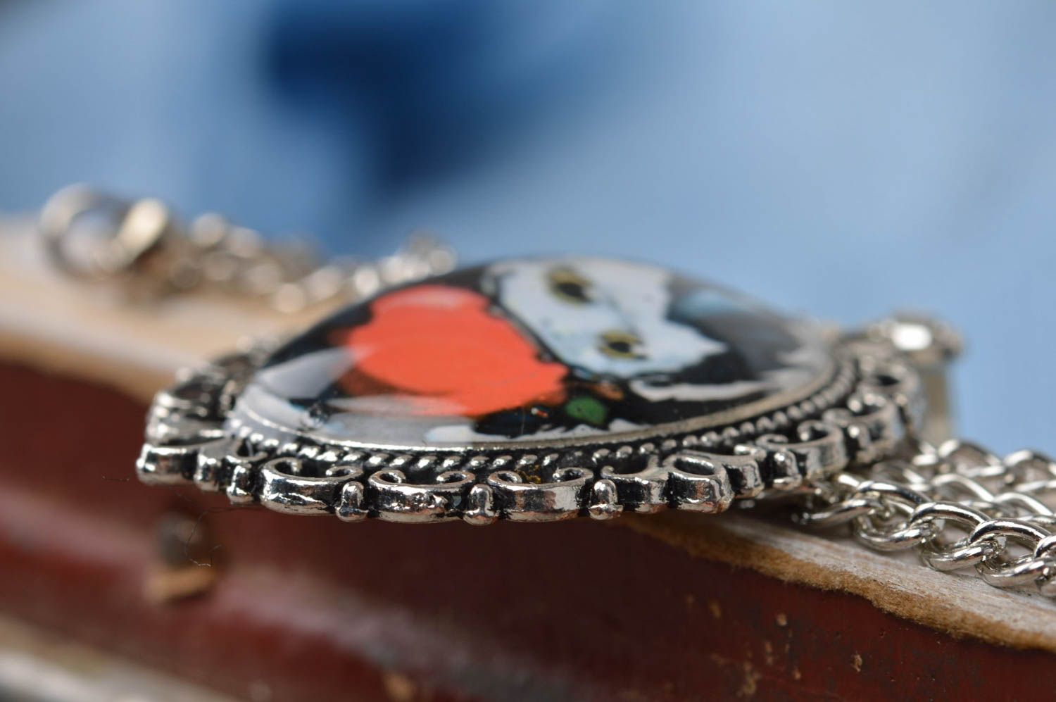 Joli pendentif sur chaîne avec image de vampire fait main ovale avec lentille photo 4