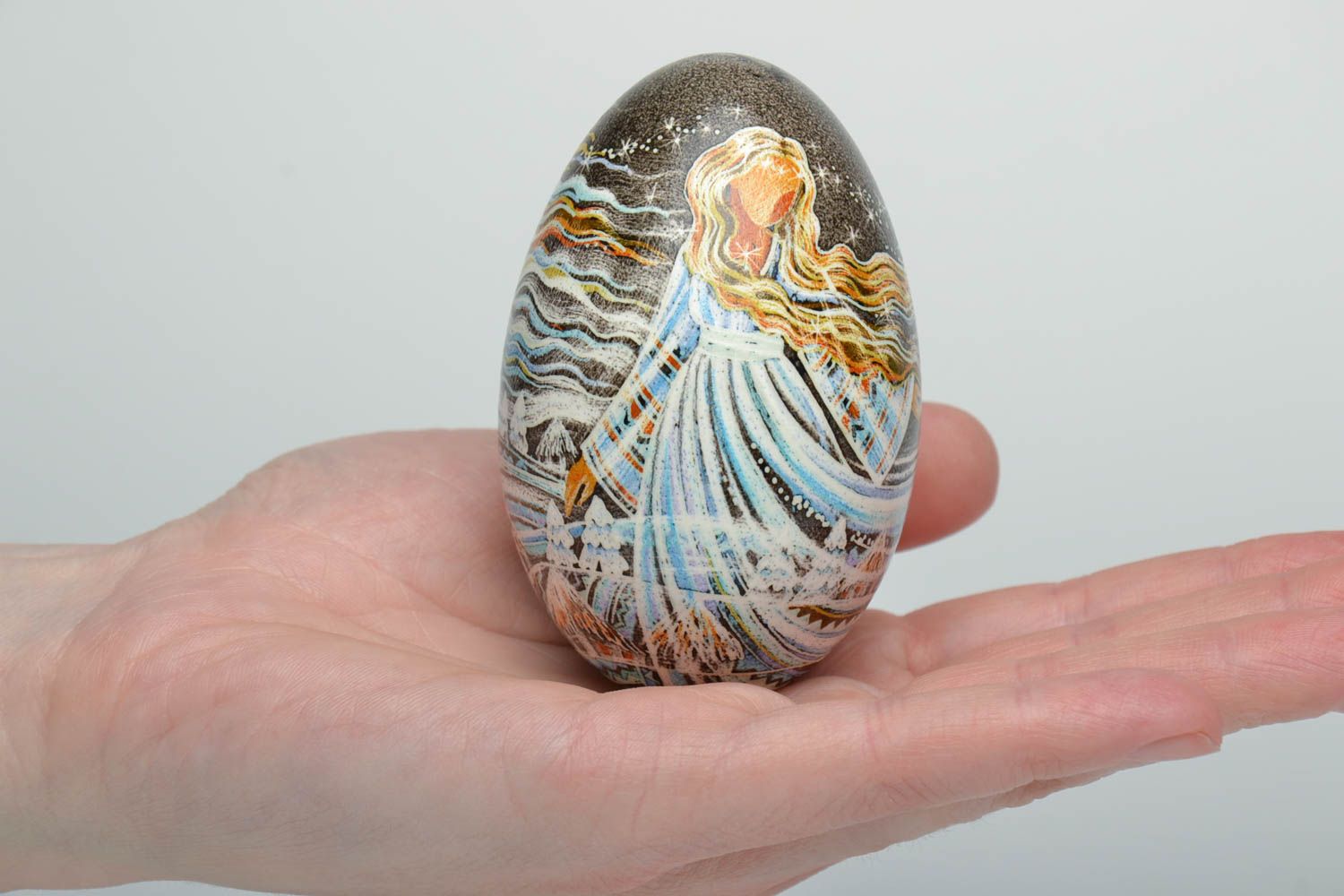 Oeuf de Pâques décoratif fait main original peint technique de cire Hiver photo 5