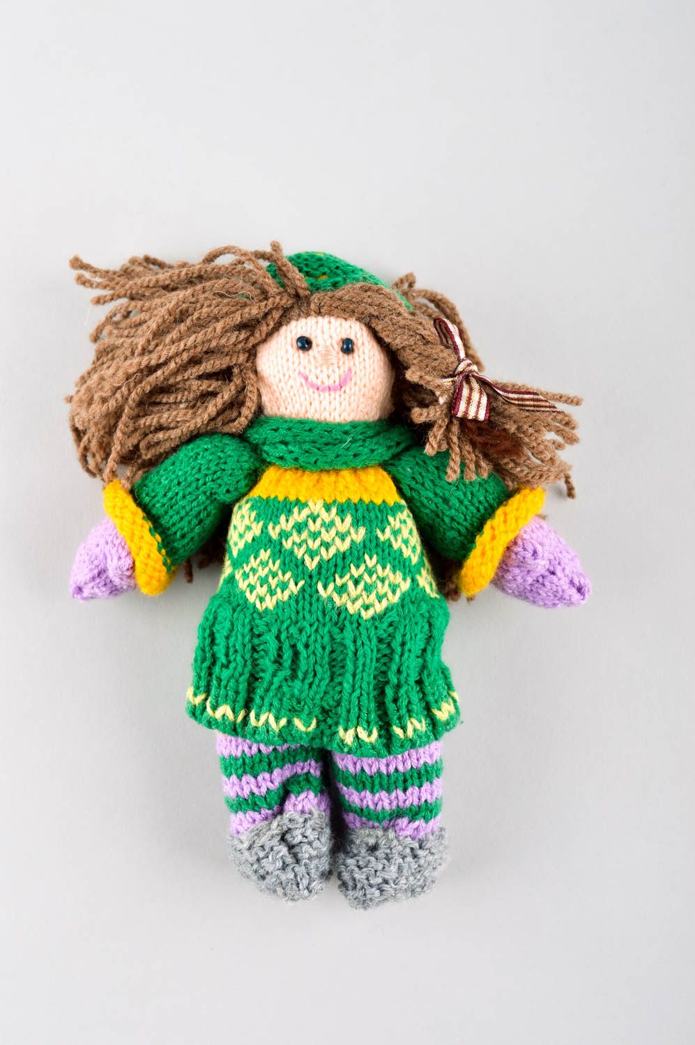 Poupée au tricot Jouet fait main fille en tenue verte Cadeau enfant original photo 2