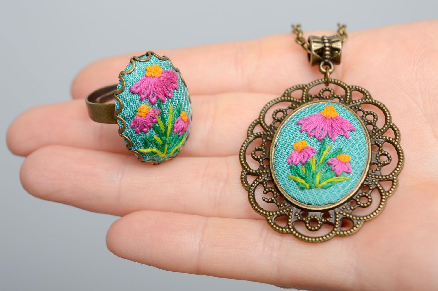 Rococo embroidered ring and pendant photo 2