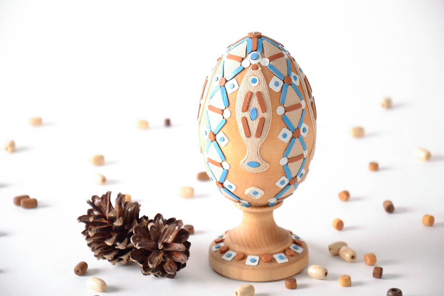 Huevo pintado pisanka decorativa de madera foto 1