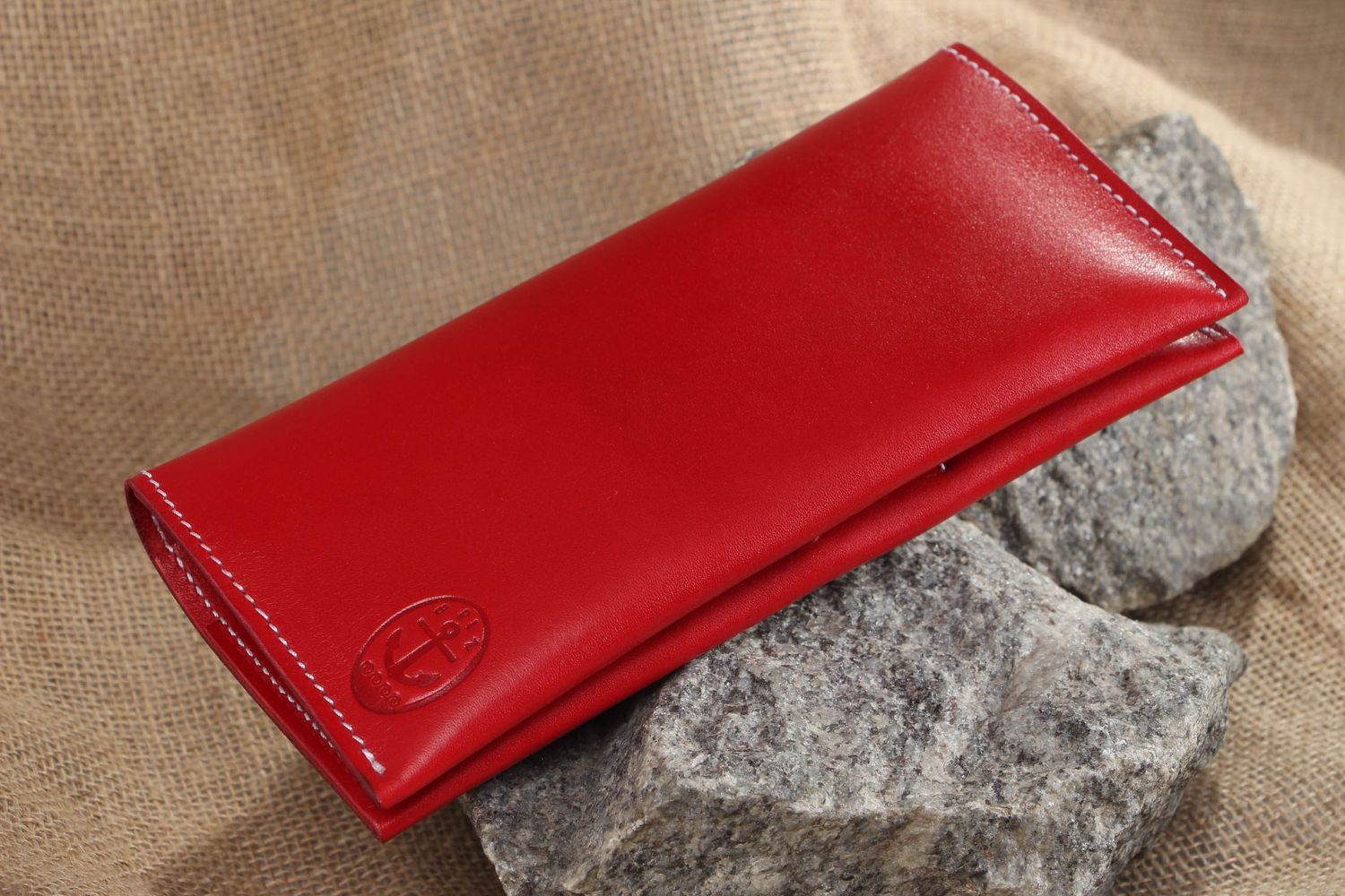 Red leather purse photo 5