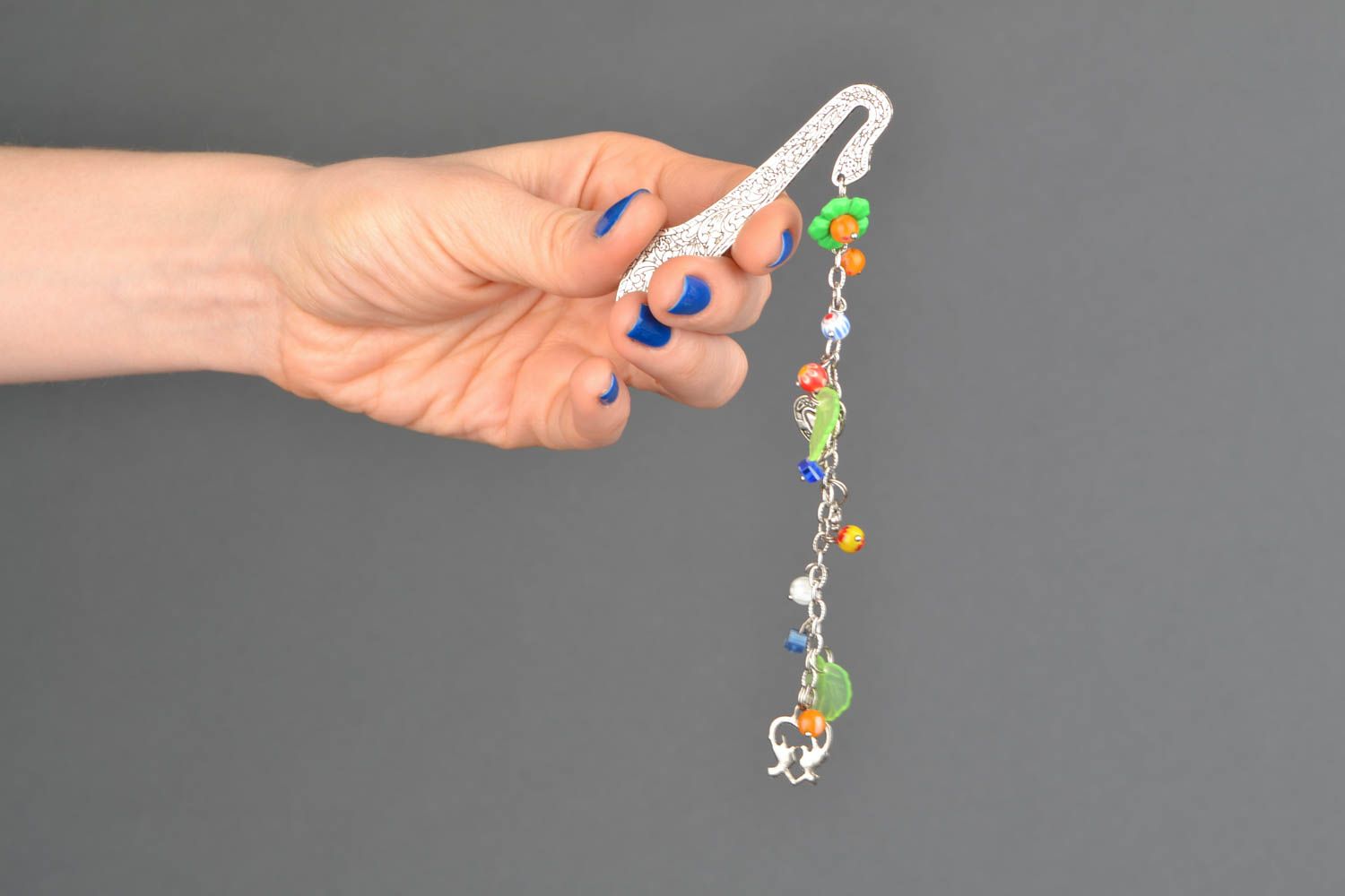 Bookmark with flower shaped charms photo 2