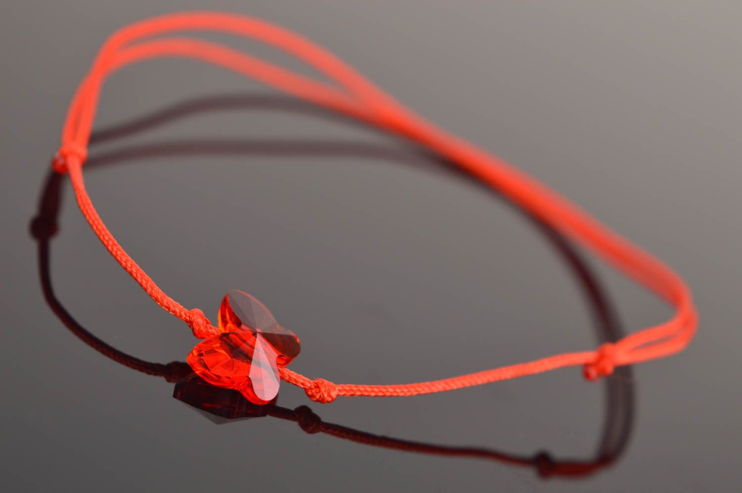 Браслет стильный браслет ручной работы браслет из нитки с красной бабочкой фото 2