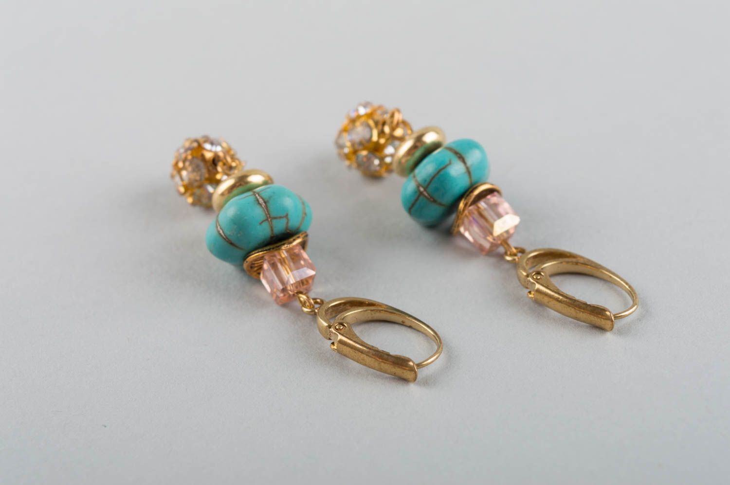 Boucles d'oreilles avec pierres naturelles de turquoise faites main pendantes photo 4