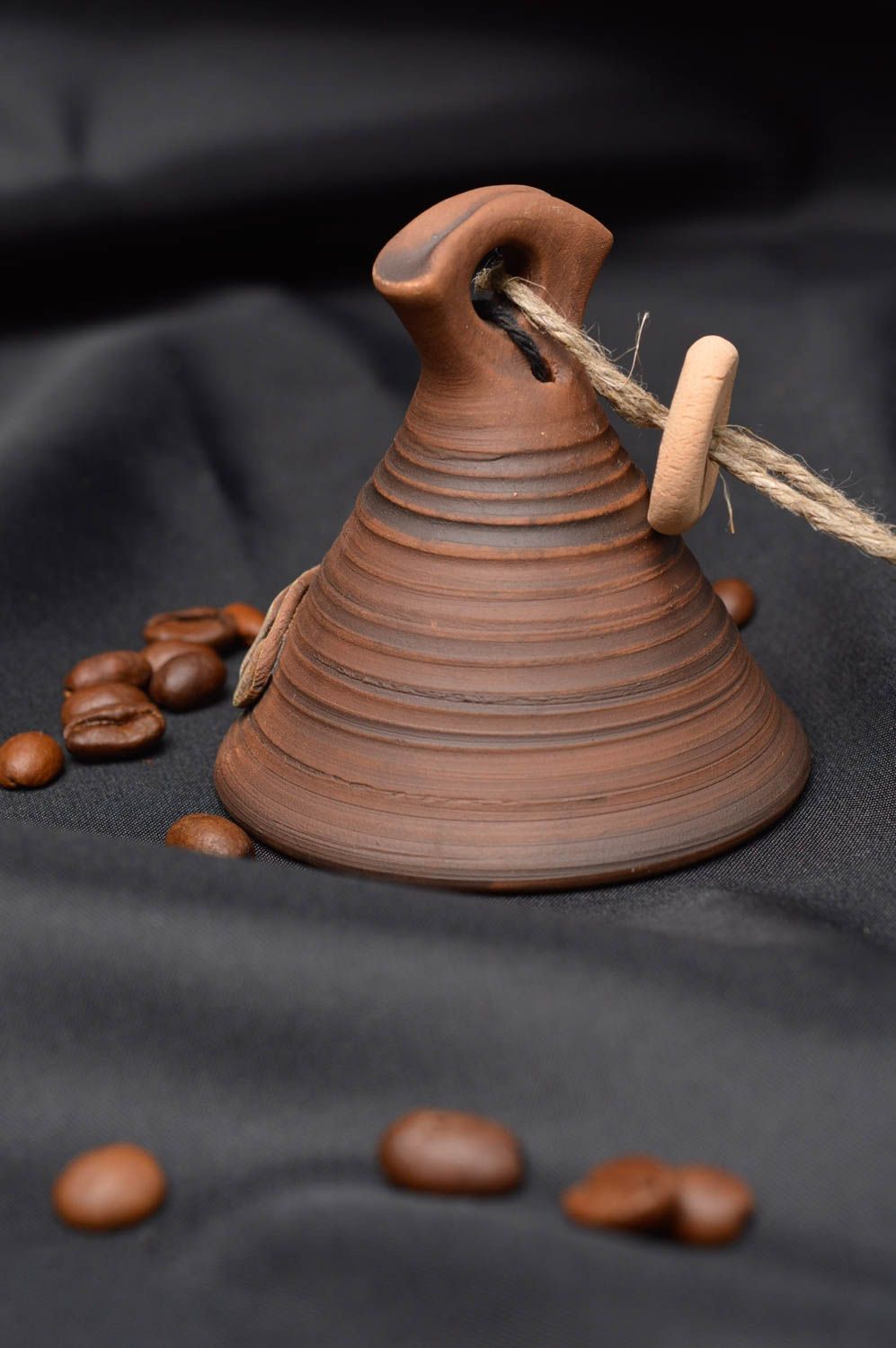 Cloche à vent en céramique marron originale faite main avec cordelette en lin photo 6