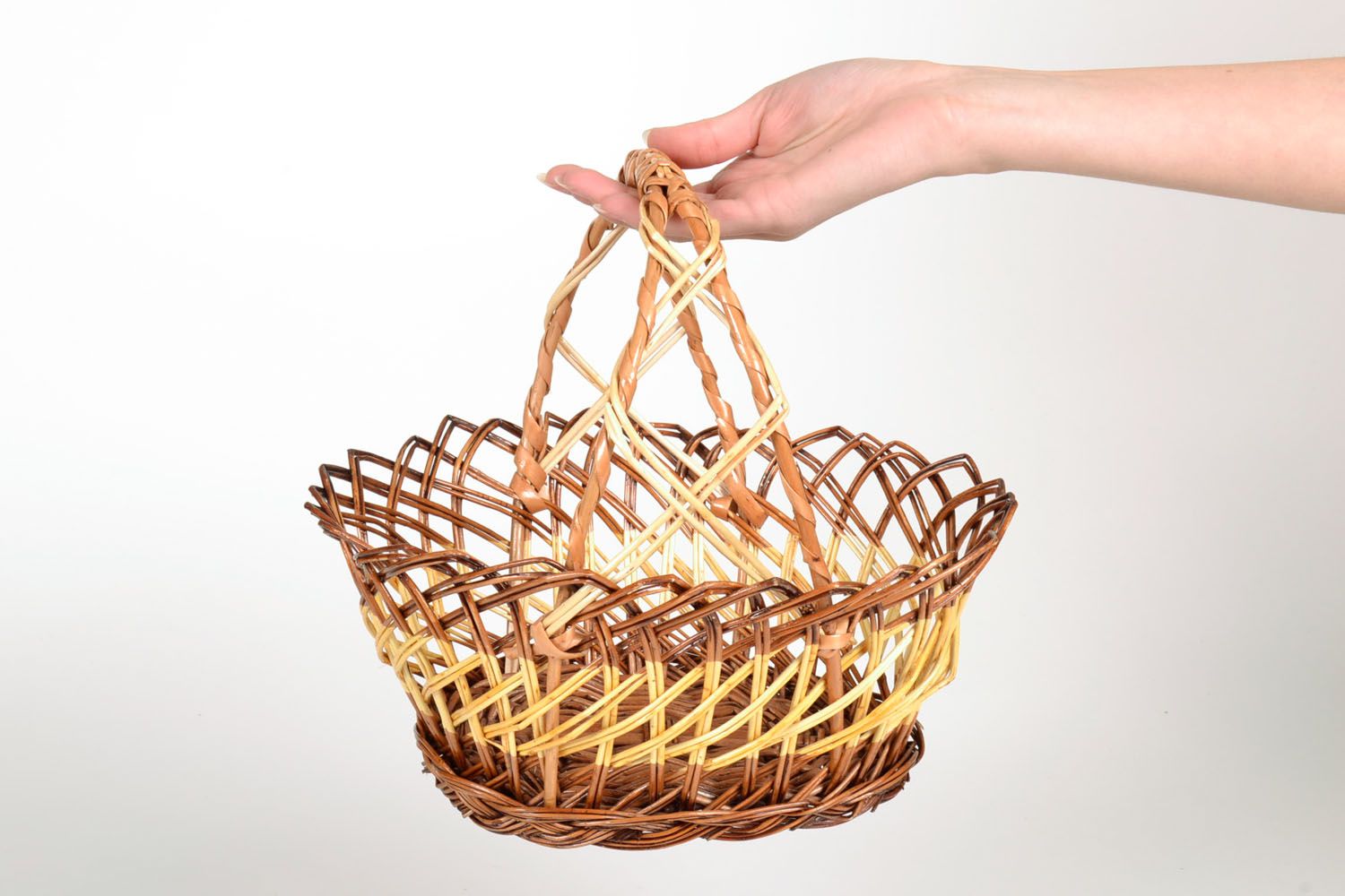 Wicker basket with handle photo 5