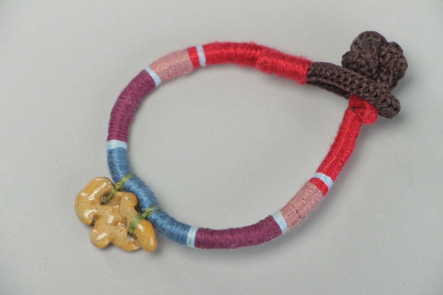 Bracelet en fils original tressé multicolore avec pierre de mer fait main photo 1