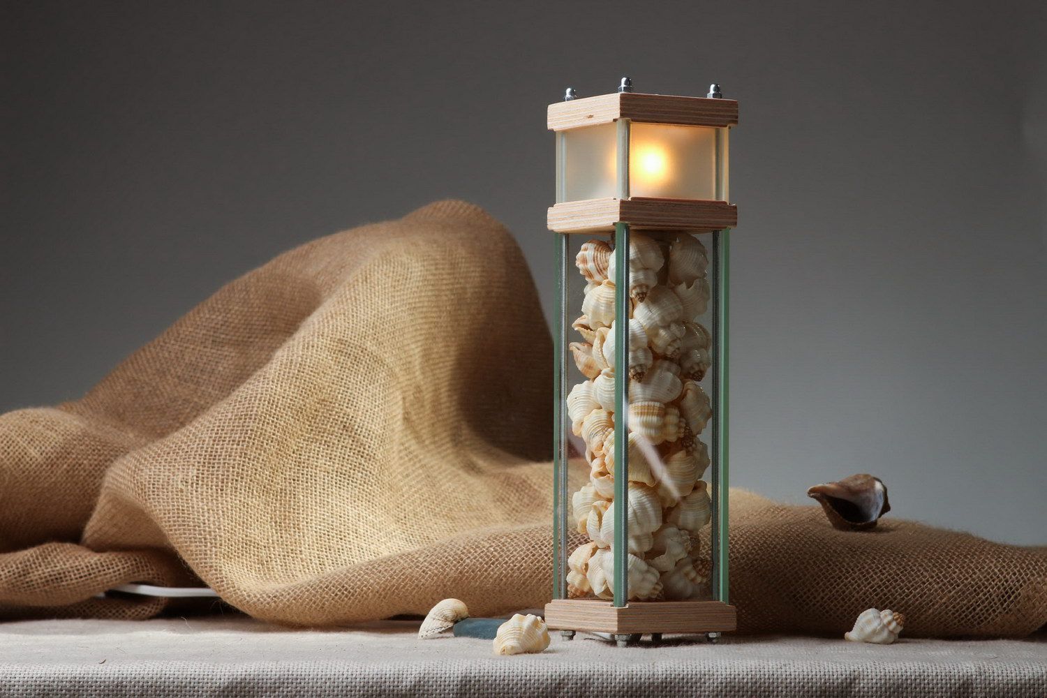 Lamp with shells photo 6