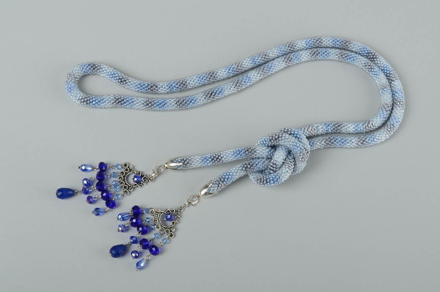 Collar de abalorios bisutería artesanal accesorio de mujer lariat celeste foto 4