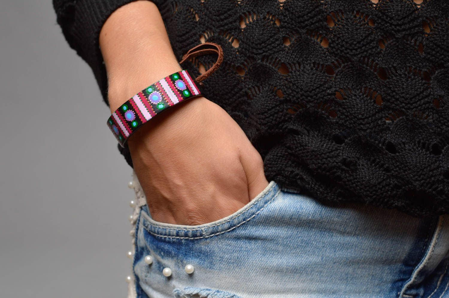 Bracelet cuir noir Bijou fait main motif multicolore Accessoire femme tendance photo 5