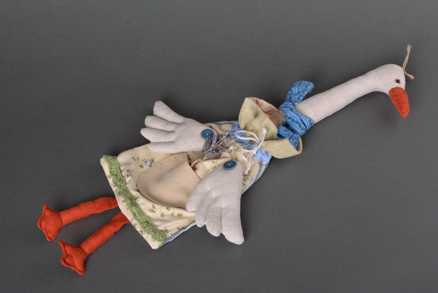 Интерьерная игрушка ручной работы кукла пакетница Гусыня из хлопка декор кухни фото 5
