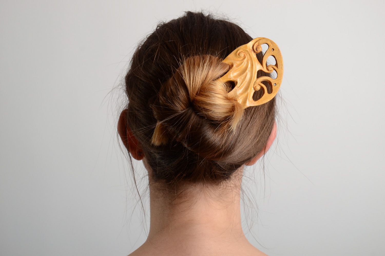 Handgemachte Haarnadel aus Holz massiv mit Schnitzerei für Frisur Modellierung  foto 1