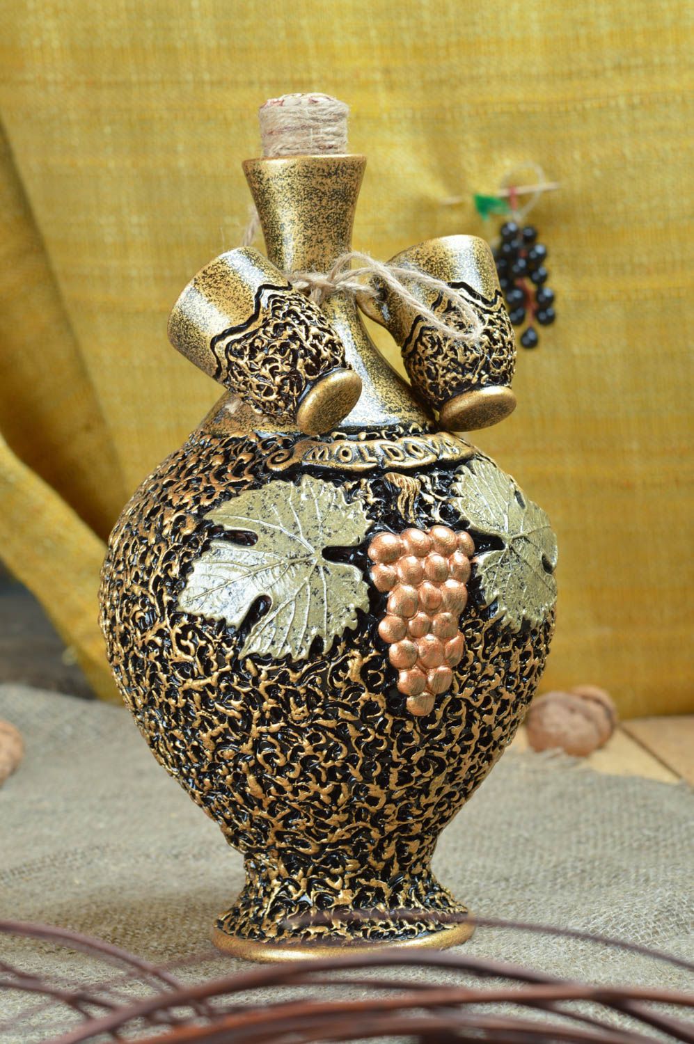 Botella de cerámica y copas pintadas con esmalte hechas a mano 3 artículos foto 1
