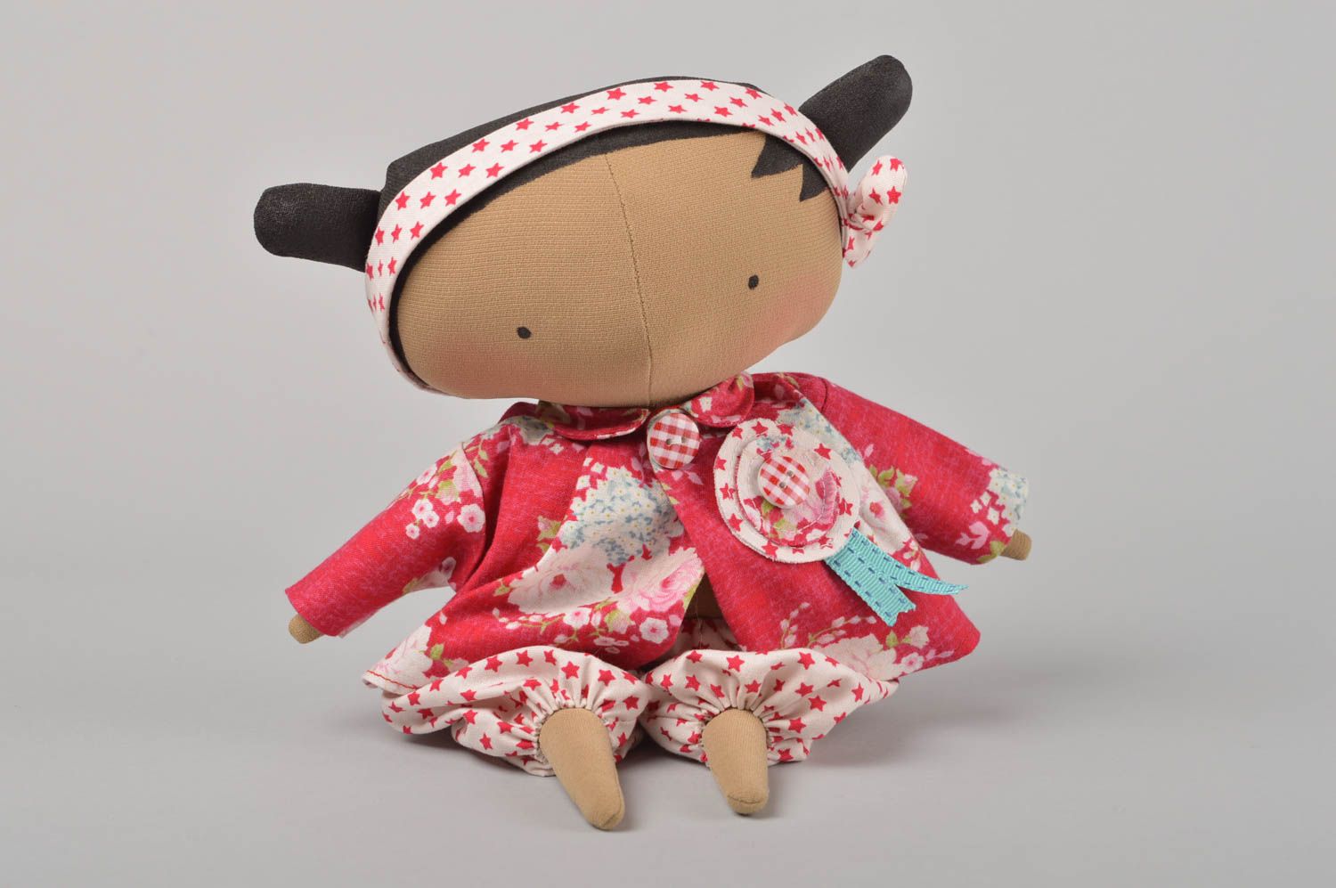 Bambola carina in stoffa fatta a mano pupazzo tessile originale da bambini foto 1