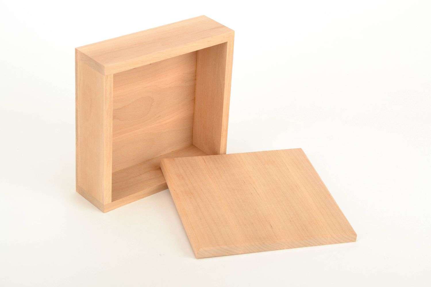 Pieza en blanco de madera para la caja cuadrada foto 4