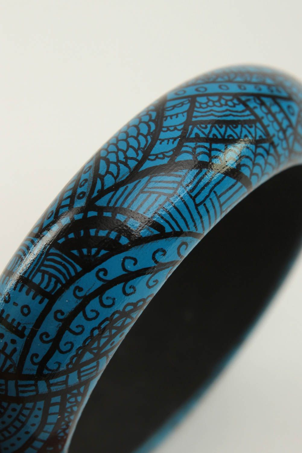 Bracelet jonc bois Bijou fait main en bleu foncé design original Cadeau femme photo 5