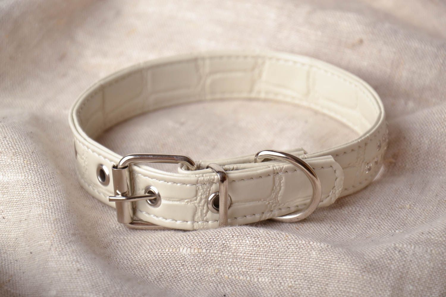 Weißes Lederhalsband für Hund foto 1