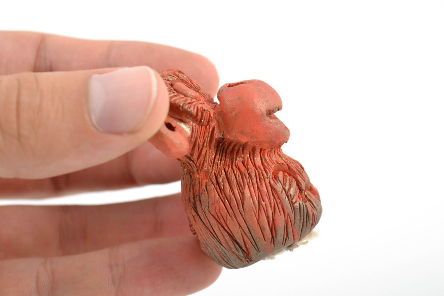 Figurilla cerámica artesanal con forma de mono pequeño gracioso de color marrón foto 2