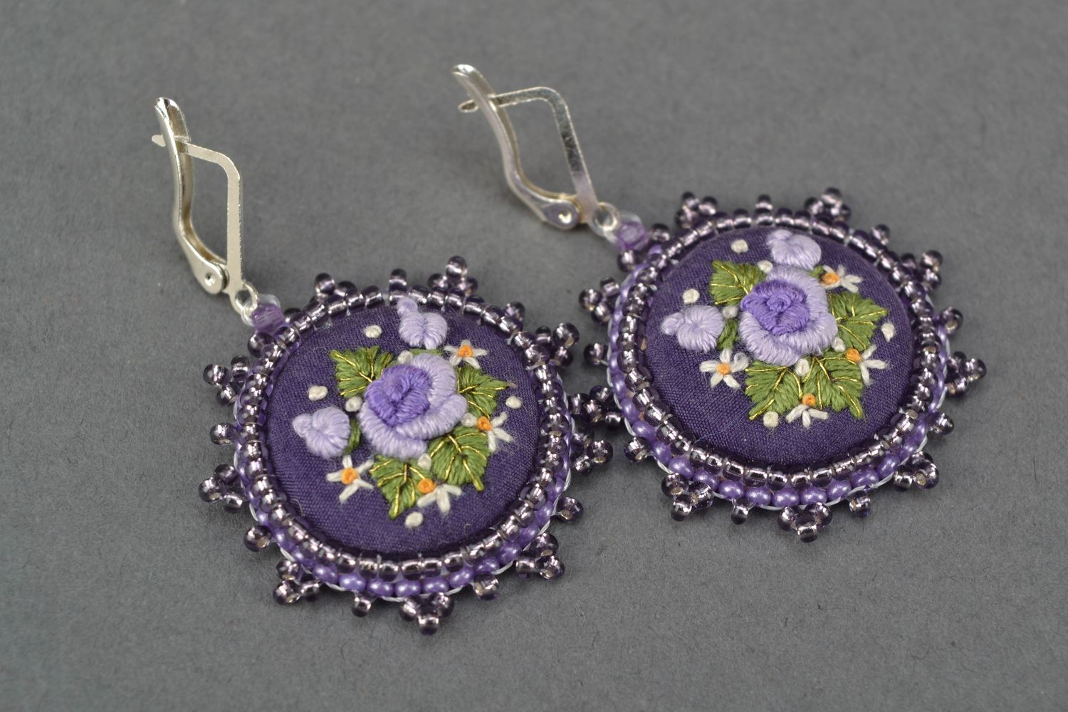 Satin stitch embroidered round earrings Roses photo 4