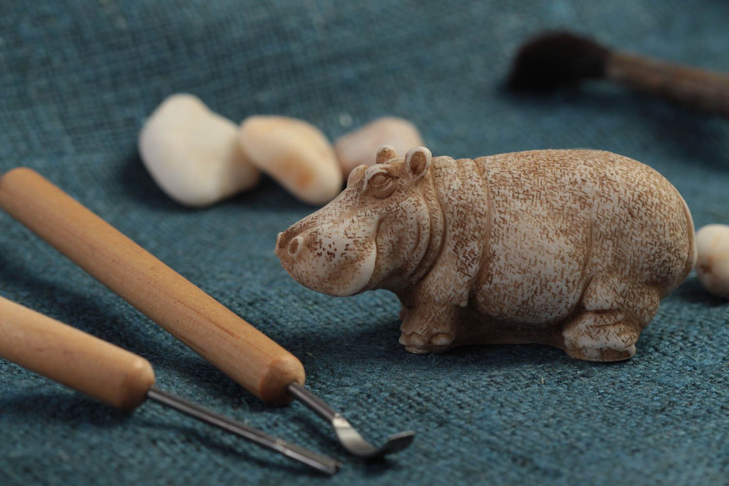 Handmade resin statuette designer hippo figurine home interior netsuke photo 1